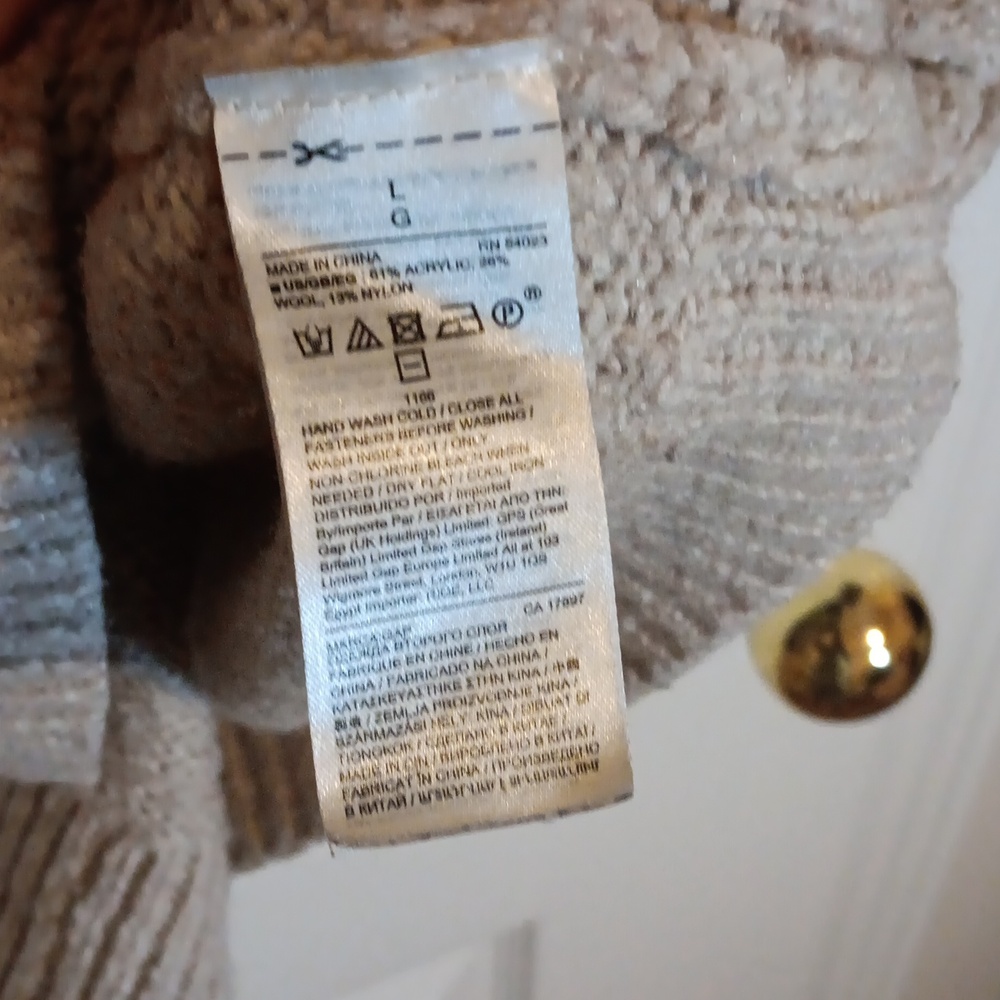 GAP Women's Beige Button-Down Cardigan - Picture 6 of 7